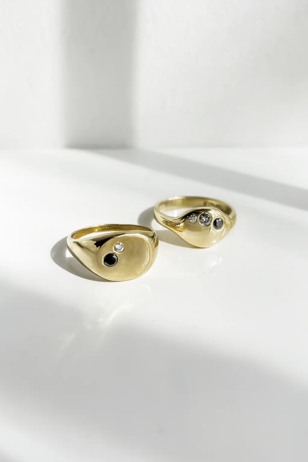 TRINE // diamond trio round signet - Image 4